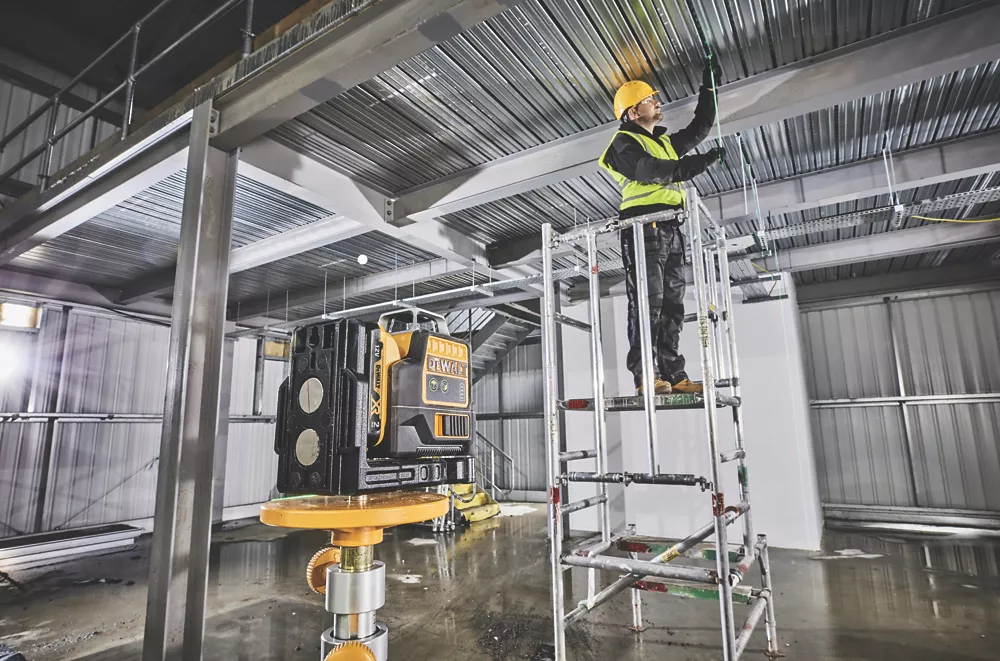 DeWalt DCE0811D1G-GB 12V 1 X 2.0Ah Li-Ion XR Green Self-Levelling Multi-Line Laser Level - Image 3