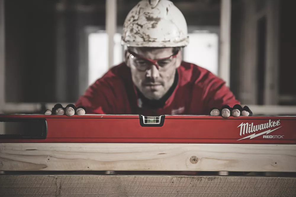 Milwaukee Redstick Backbone Spirit Level 70" (1800mm) - Image 2