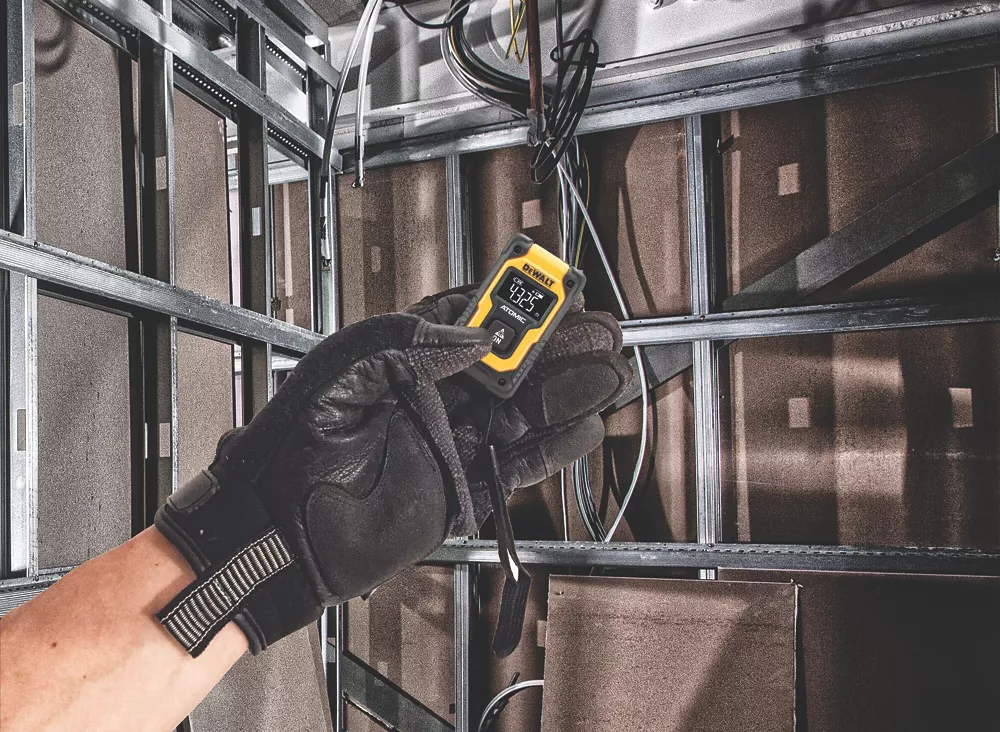 DeWalt DW055PL-XJ Pocket Laser Distance Measurer - Image 3