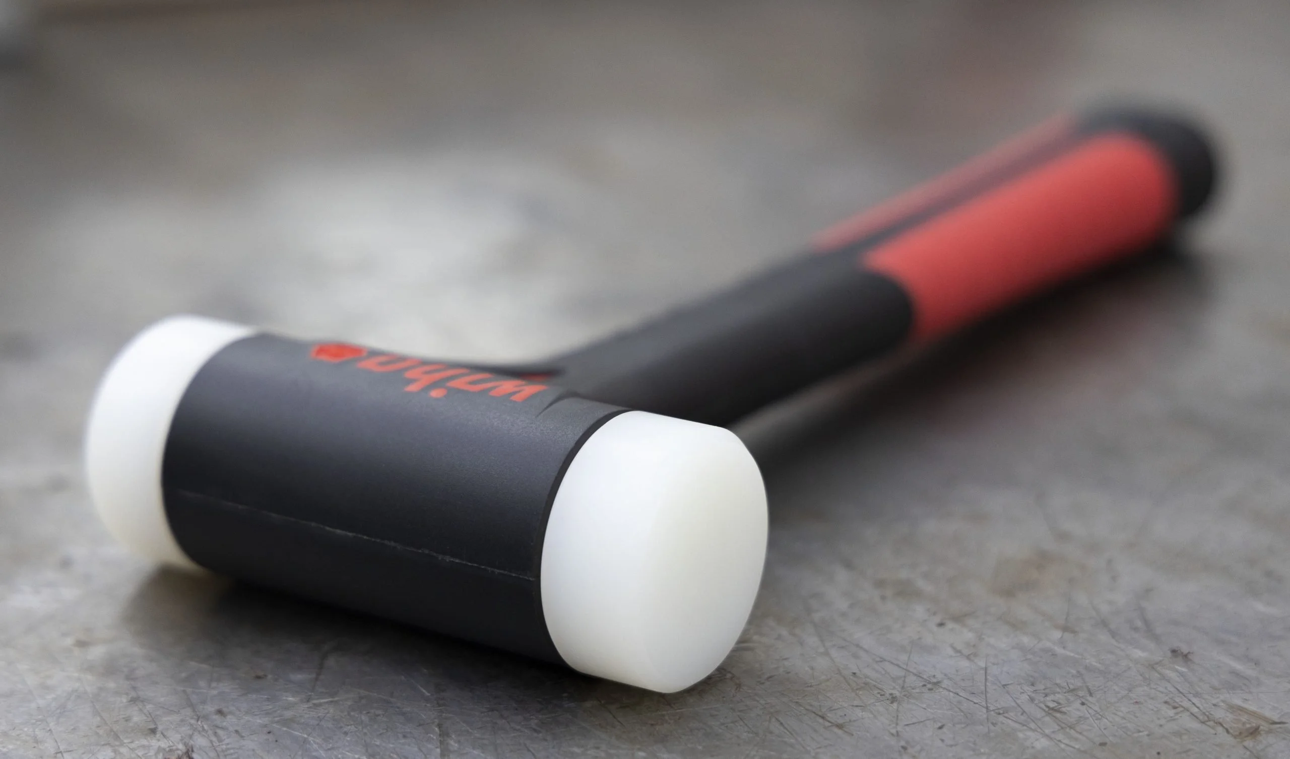 Wiha 44598 FibreBuzz® SB8041 Soft-Faced Dead Blow Hammer 40mm Dia - Image 5