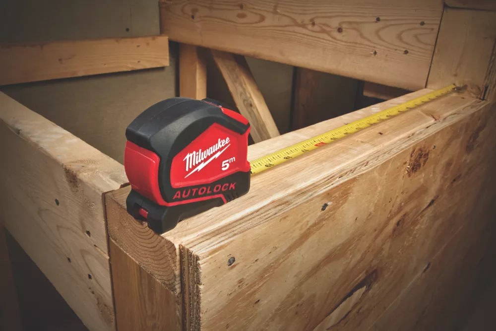 Milwaukee AUTOLOCK 5m Tape Measure - Image 4