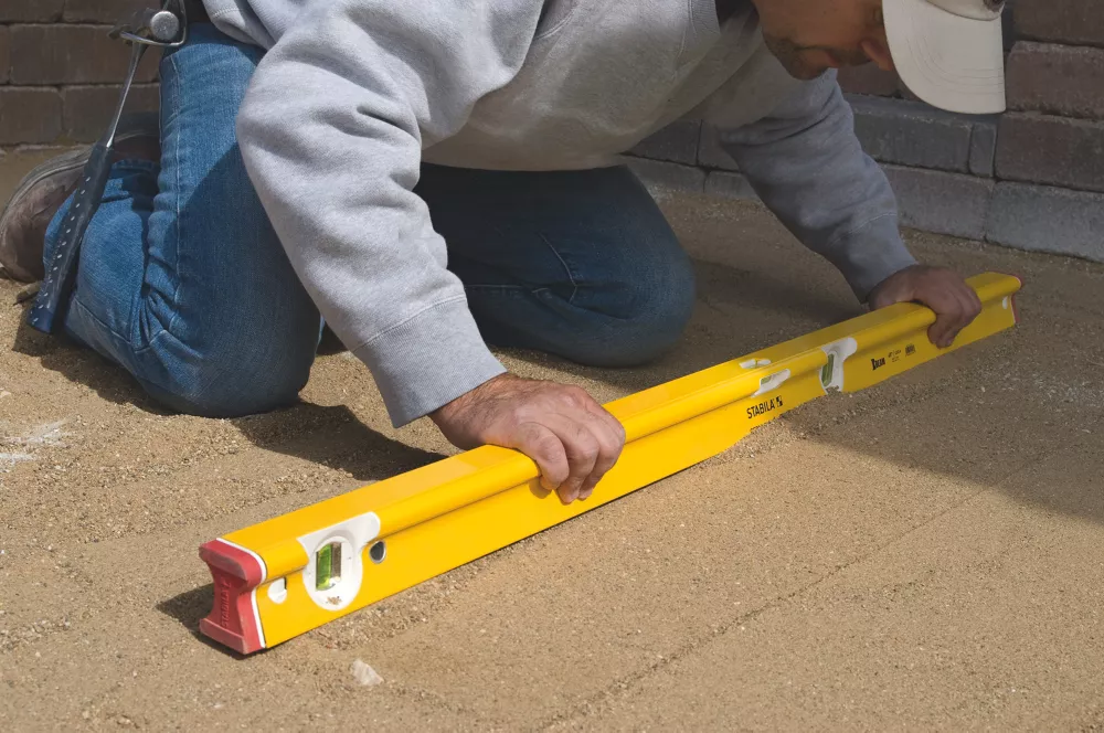 Stabila R-Type Spirit Level 48" (122cm) - Image 4